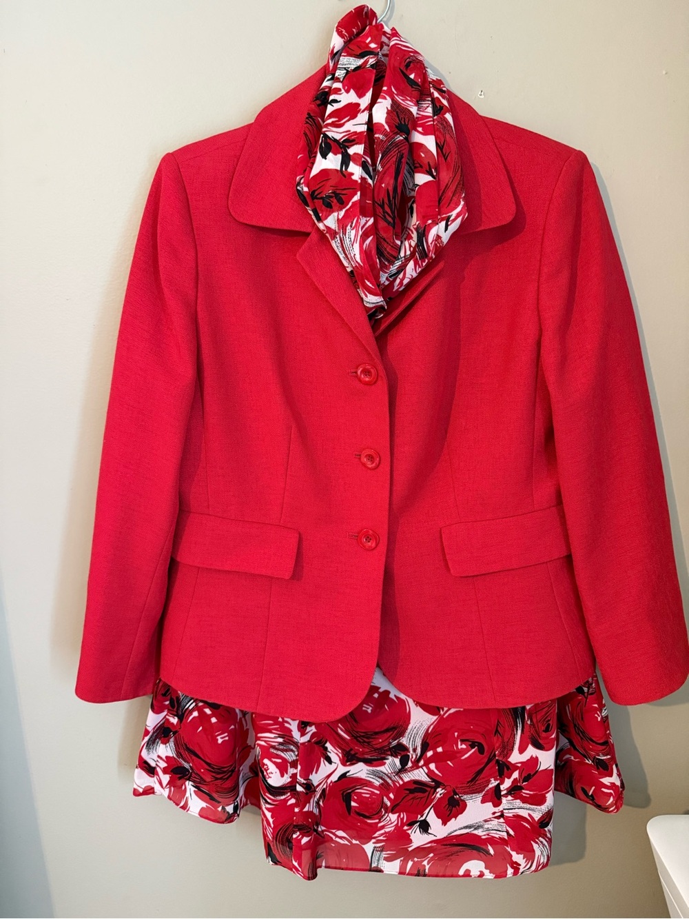 Le Suit Bright Red Tailored Women's Blazer